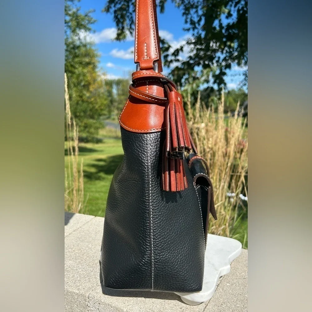 Dooney & Bourke this fashionable